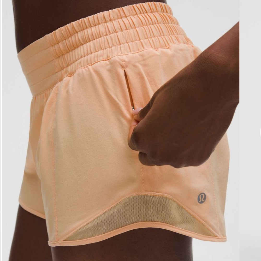 Lululemon Hotty Hot High-Rise Lined Short 2.5"
Rock Melon Size 12